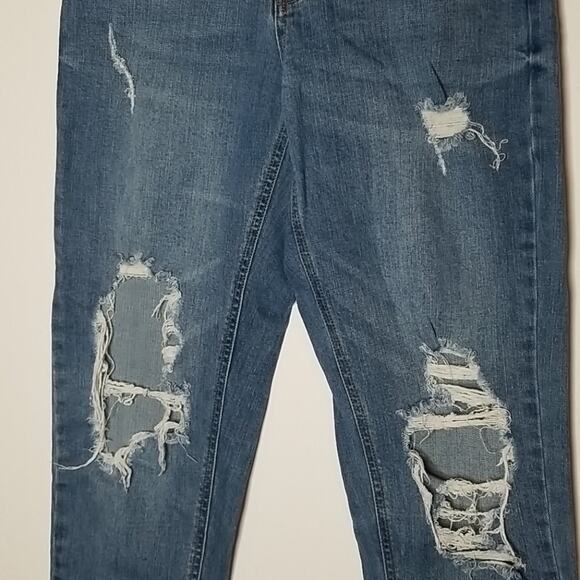 Wild Fable Jeans 2 high rise mom Light wash destroyed - Picture 3 of 8
